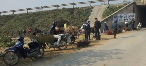 1487835118 mua ban ga.jpg