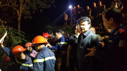 tin moi vu xe khach roi vuc o lao cai 23 nguoi thuong vong 5.jpg