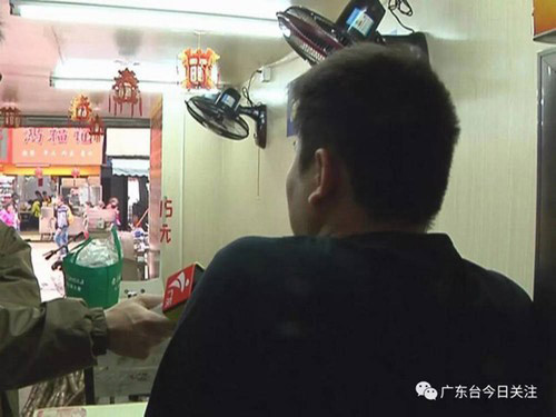 nguoi phu nu sinh lien tiep 8 dua con ly do khien nhieu nguoi khiep so 2.jpg
