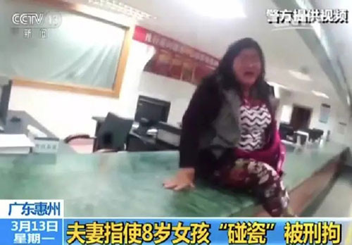 su that kinh hoang sau doan video be gai 8 tuoi lao vao dau xe o to 3.jpg