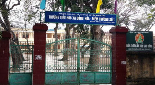 vu phu huynh to bao ve nha truong dam o nhieu tre em dua phong bi xin nguoi to cao rut don 1.jpg