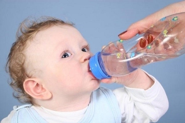 Kết quả hình ảnh cho khuyến khích trẻ uống nước,