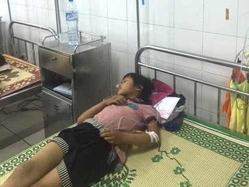 hai qua la chia nhau an 5 tre nhap vien cap cuu benh vien2.jpg