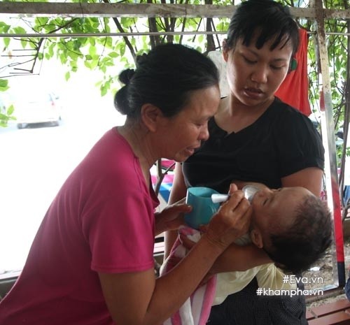 xot-xa-em-be-sinh-ra-nang-4kg-sau-mot-nam-chi-con-34kg-vi-khoi-u-quai-ac-khoi-u5.jpg