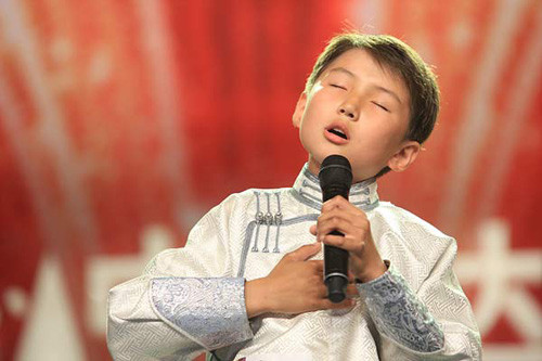 gap lai cau be mong co sau 6 nam lam hay dong trai tim hang trieu khan gia voi bai hat gap me trong mo d6.jpg