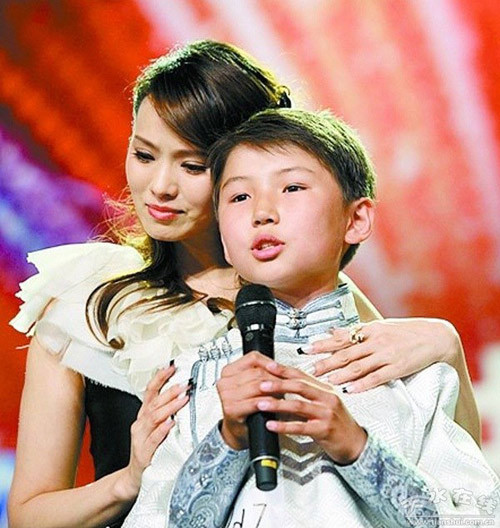 gap lai cau be mong co sau 6 nam lam hay dong trai tim hang trieu khan gia voi bai hat gap me trong mo d7.jpg