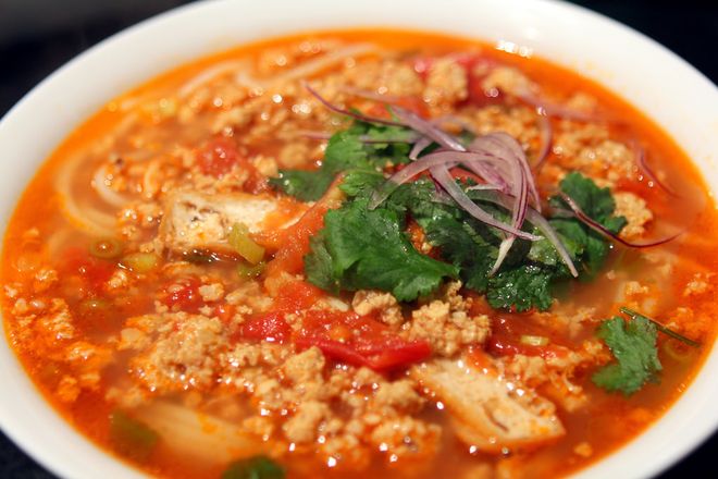 Soup cà chua tạo màu cho bún riêu cua ngon nhất