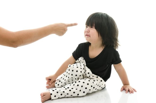 quát mắng trẻ