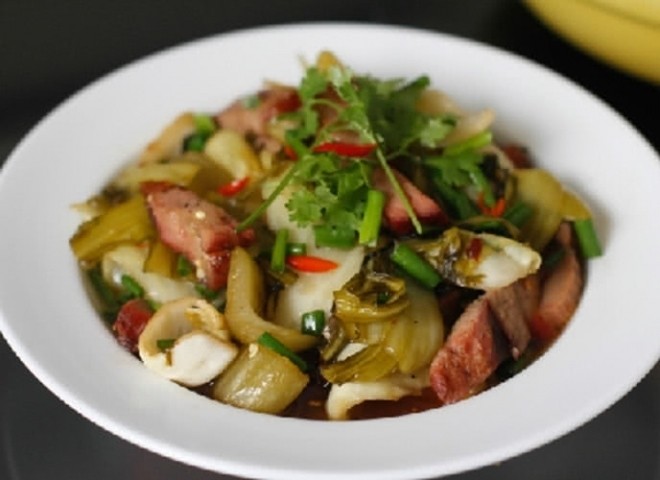 dưa chua xào thịt ba chỉ