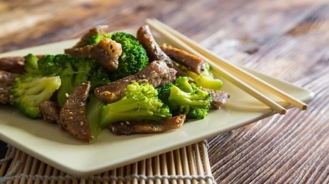 thịt bò xào súp lơ