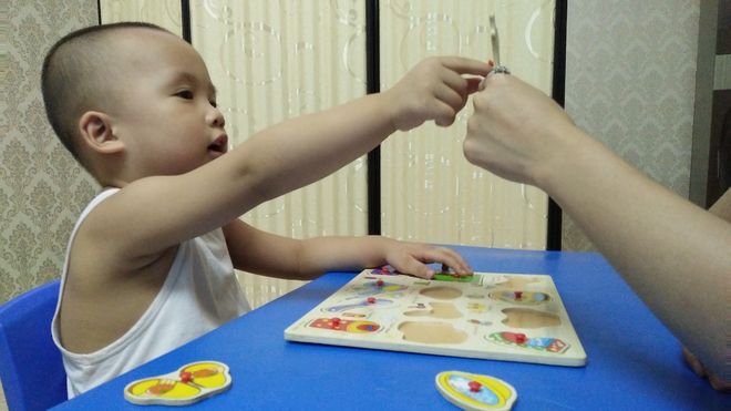 can thiệp trẻ tự kỷ