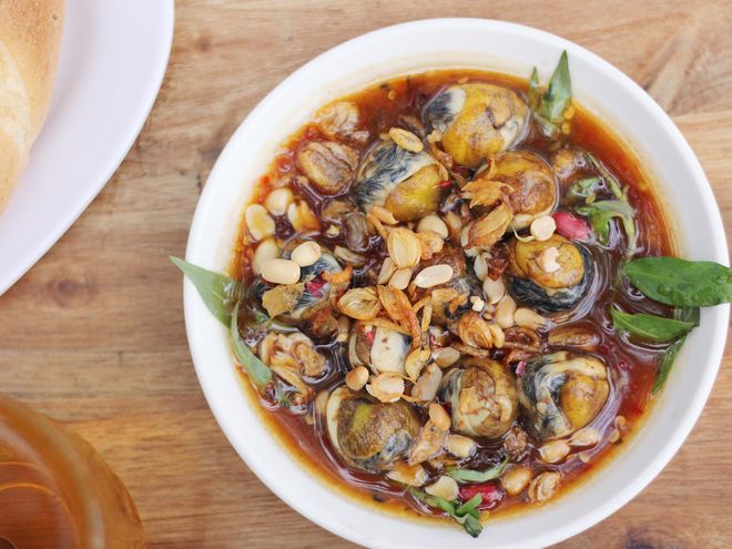 cút lộn xào me