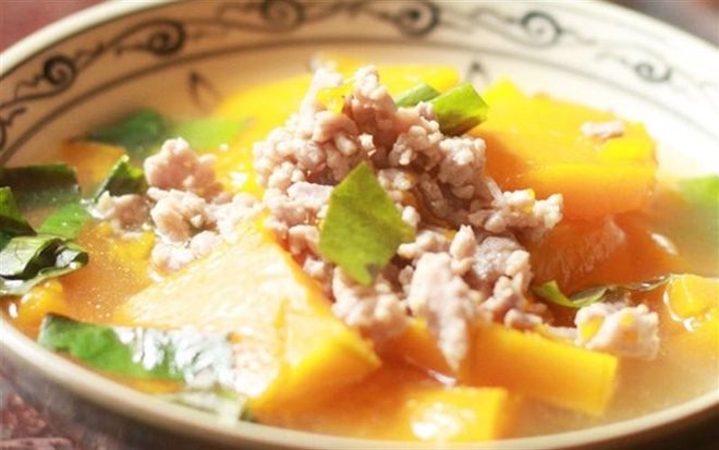 canh bí đỏ thịt bằm