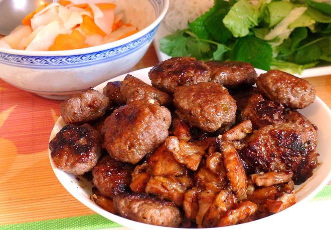 Bún chả ngon với chả nướng hấp dẫn