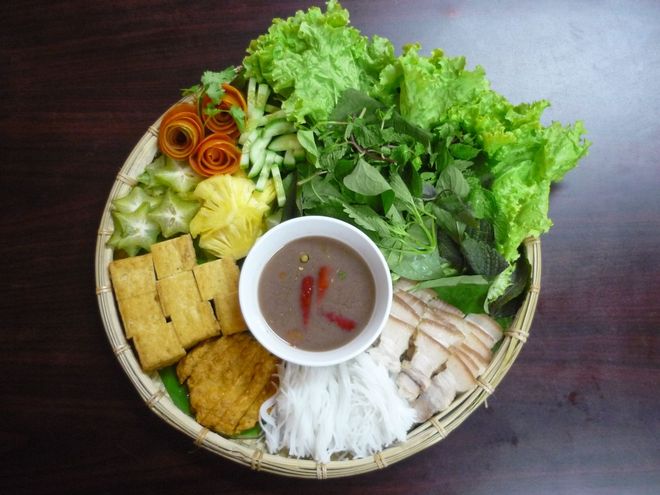 Mẹt bún đậu mắm tôm đầy màu sắc