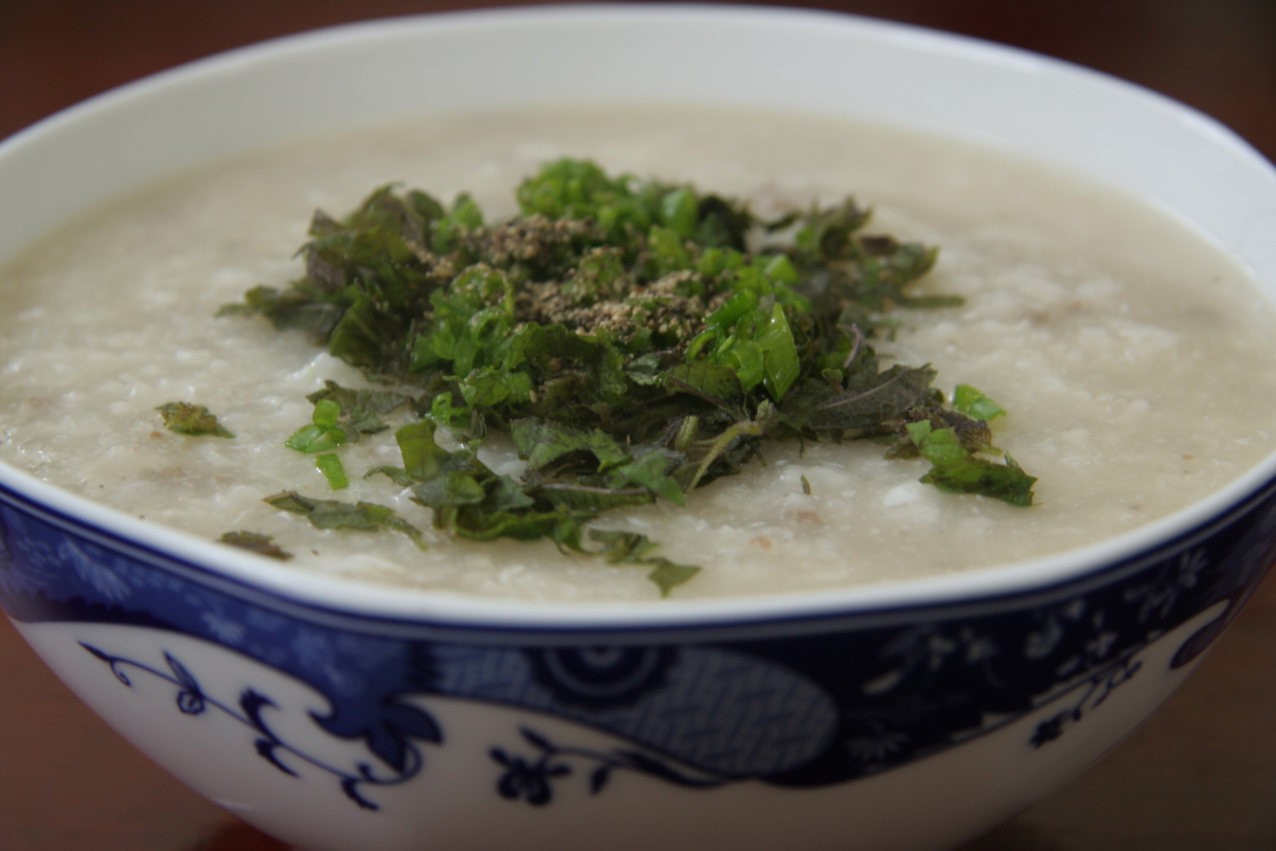 cháo thịt bò lá tía tô