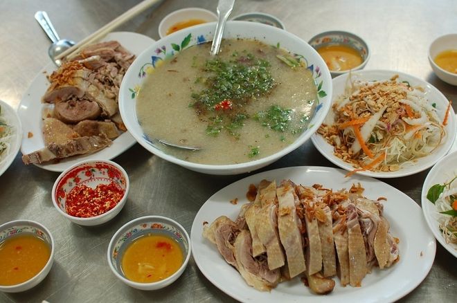 cháo vịt ăn kèm nước mắm gừng