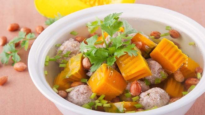 canh bí đỏ thịt viên