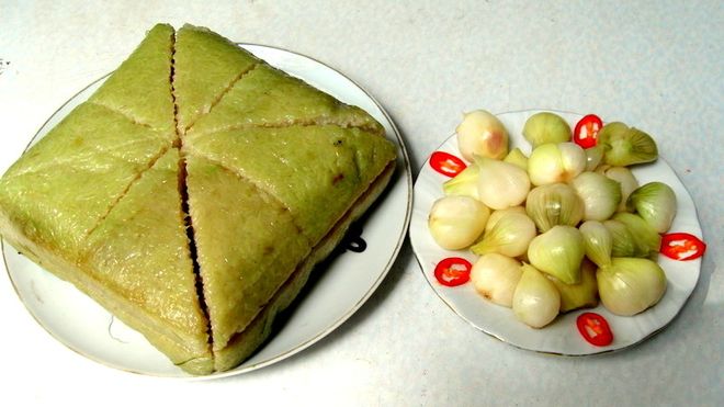 dưa hành ăn cùng bánh chưng