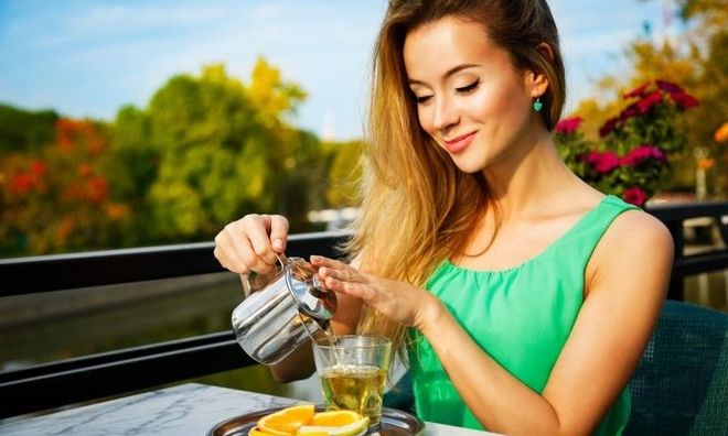 nên thay thế các thức uống ngọt thay vào đó là nước lọc hoặc mật ong