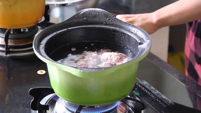 nước hầm từ xương heo