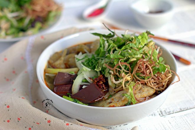 bún bò gân nấu nhanh