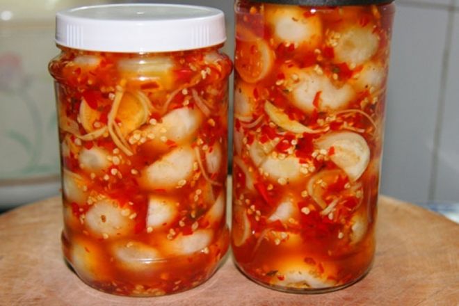 cho hỗn hợp cà mắm vào hũ