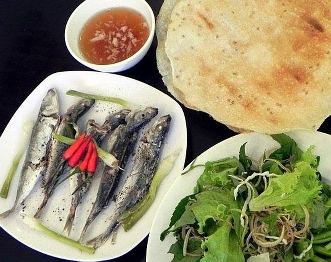 cá nục hấp cuốn bánh tráng