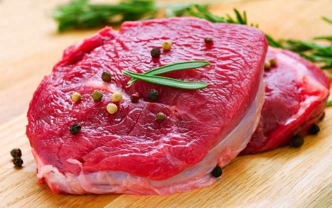 cắt và ướp thịt bò