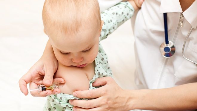 chích ngừa sởi cho bé