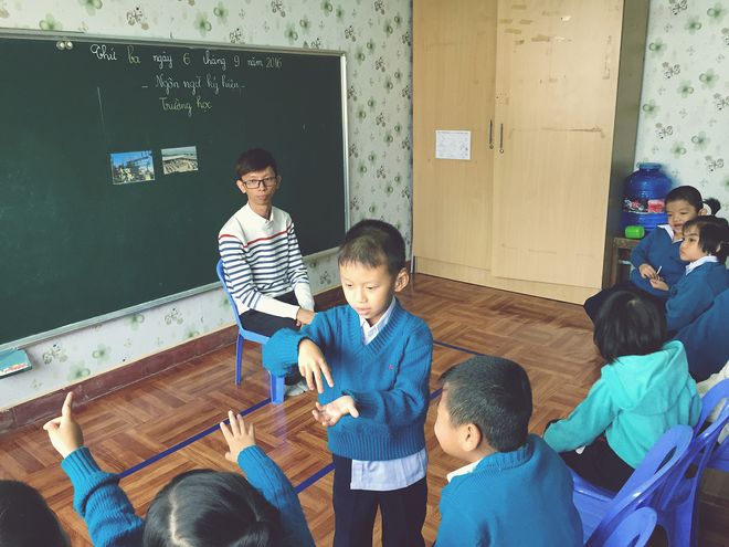 dạy ngôn ngữ kí hiệu