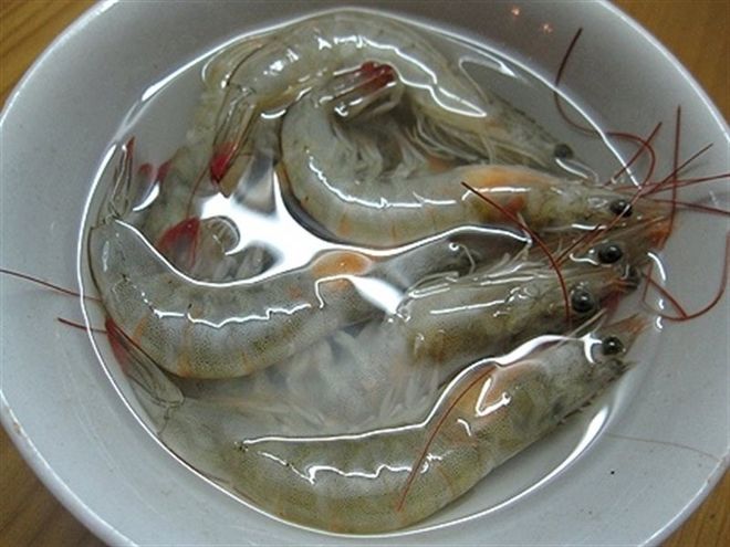 ngâm tôm trong rượu