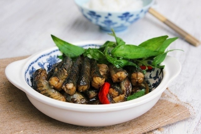 ngon cơm hơn với món cá kèo kho rau răm