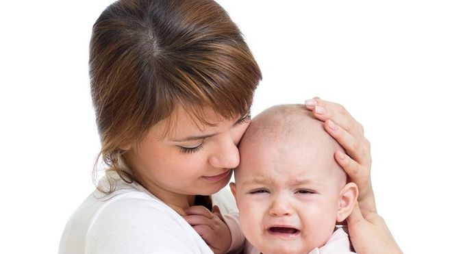 bé tập đi hay bị ngã