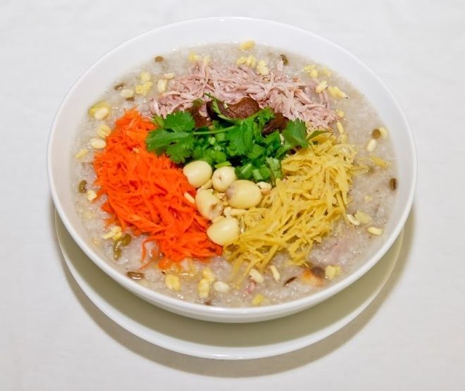 cháo bồ câu nấu hạt sen