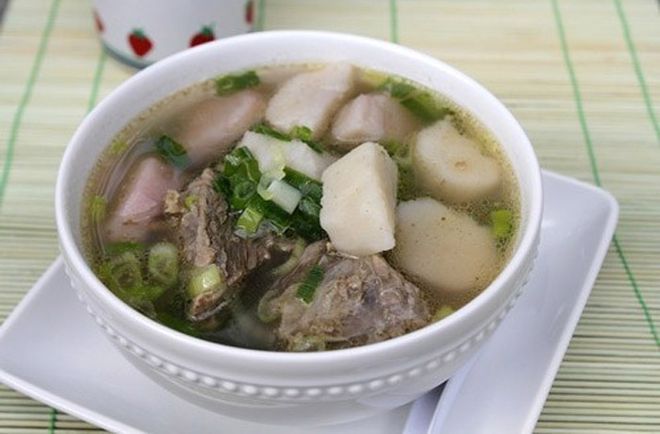 canh khoai môn sườn heo