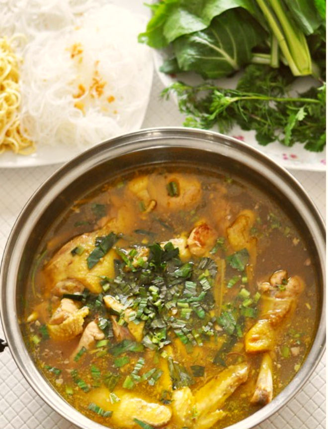 lẩu gà chua cay