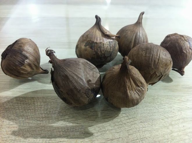 phơi khô tỏi đen