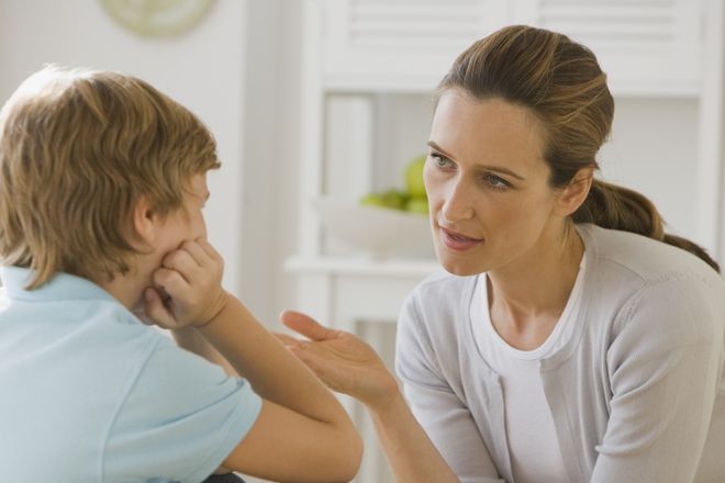 Dạy trẻ rõ ràng cách chào hỏi