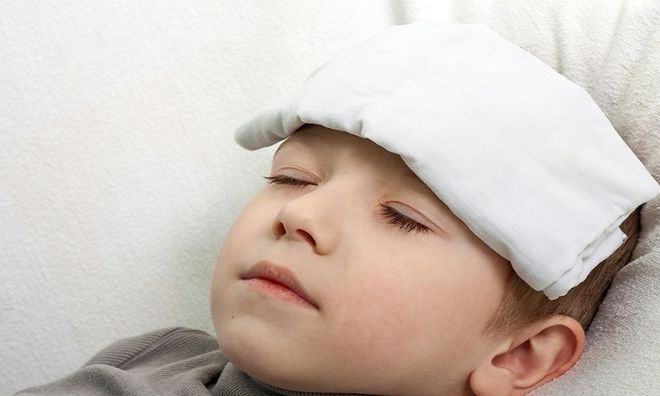 trẻ chích ngừa bị sốt