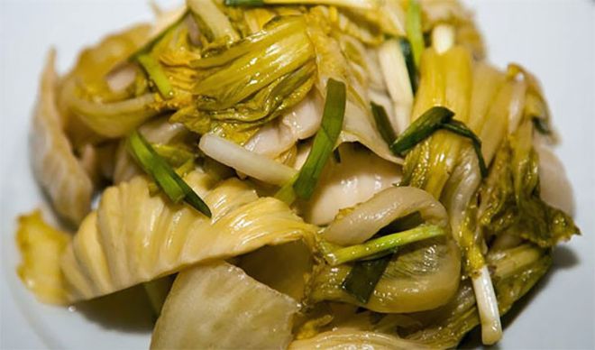 cải chua cắt miếng vừa ăn