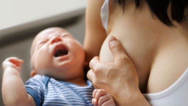 bé lười bú