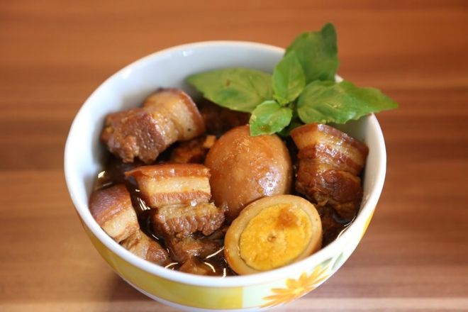 thịt kho tàu đậm đà