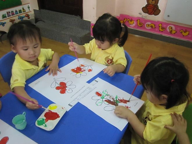 các bé cùng tập tô màu