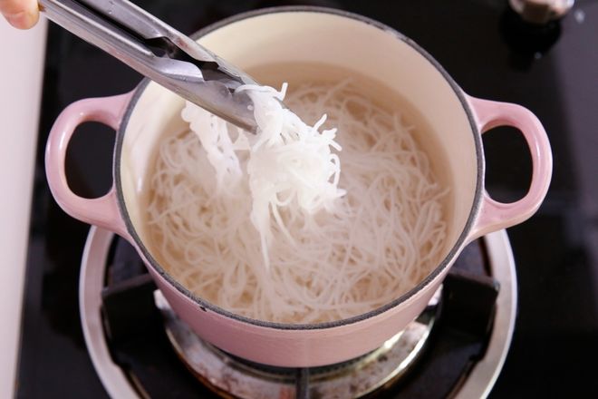 chần bún lá