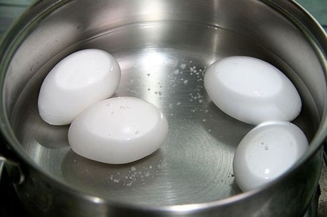 luộc hột vịt lộn