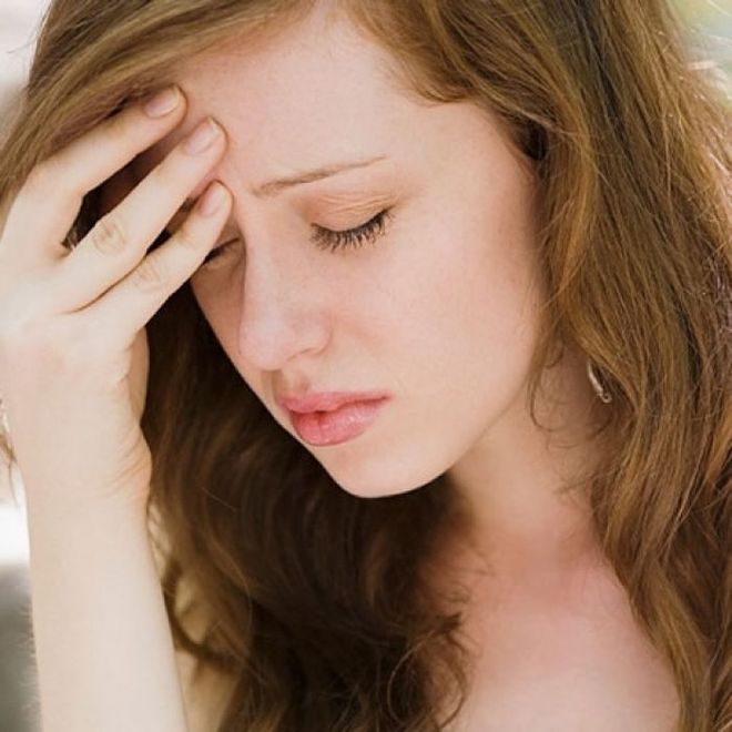 Một số chị em sẽ cảm thấy đau đầu trong những ngày trứng rụng