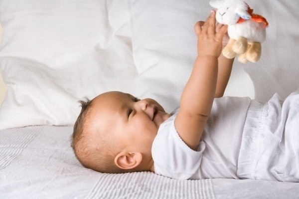 chăm sóc trẻ sơ sinh 2 tháng tuổi