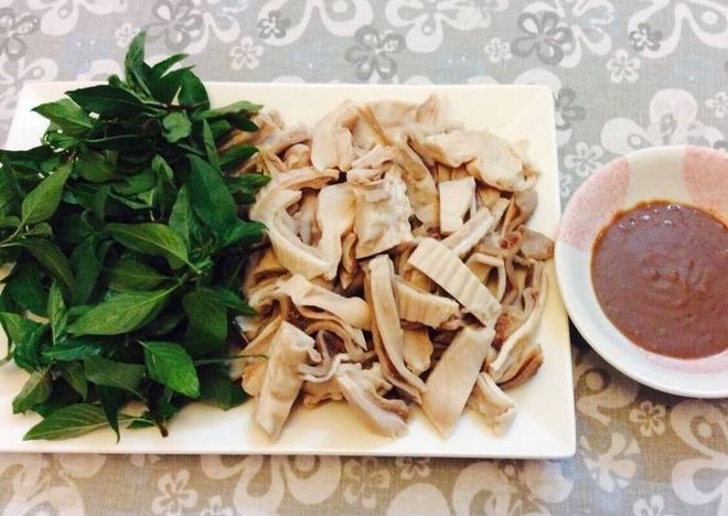 dạ dày luộc chấm mắm tôm