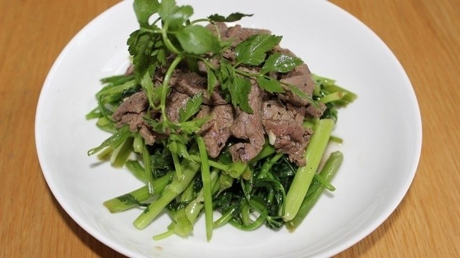 rau cần xào thịt bò
